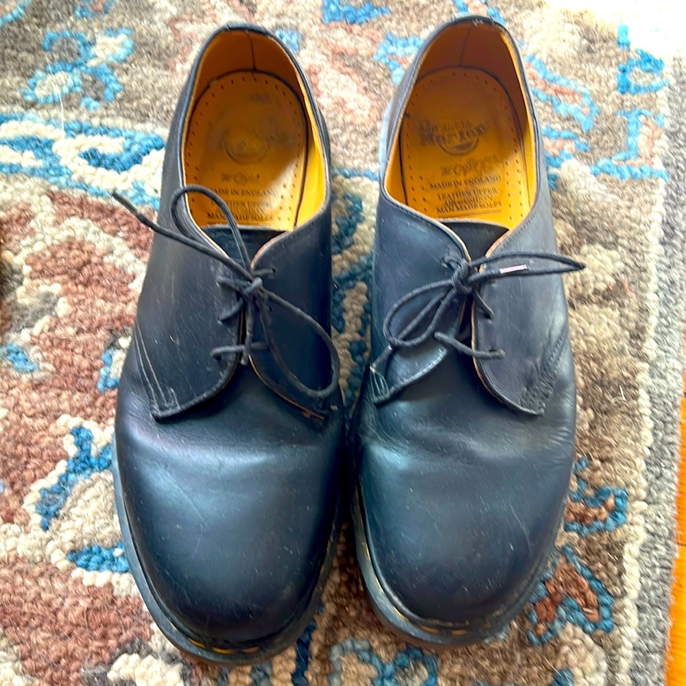 Dr. Marten mens size 11 Black Oxford Shoe